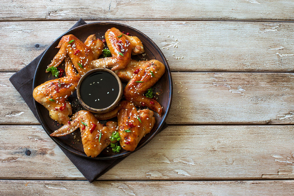 Chicken Wings mit Zitrone und Cola