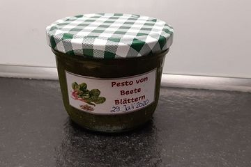 Pesto von Bete-Blättern