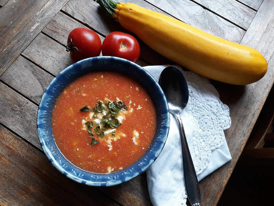 Ratatouillesuppe mit Basilikum und Schafskäse von DieMimi70| Chefkoch