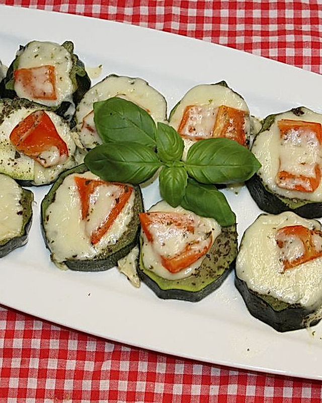 Vegetarische Zucchini-Mini-Pizzen aus der Pfanne