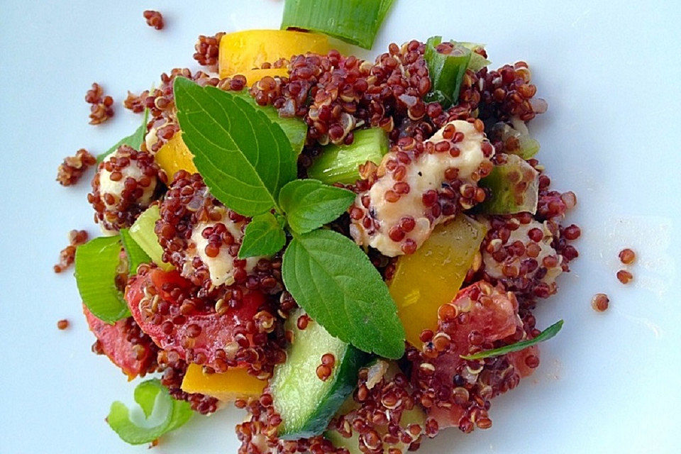 Quinoa-Salat mit Tomate und Mozzarella