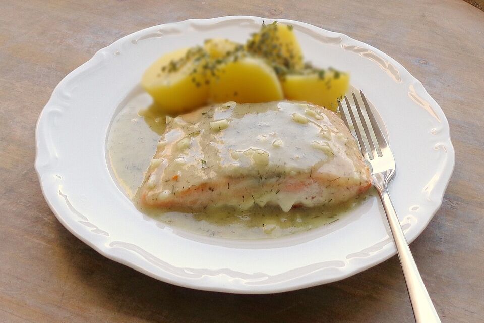 Wildlachsfilets mit Meerrettich-Dill-Sahnesoße