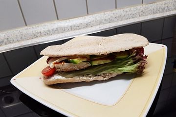Einfaches Clubsandwich mit Hähnchenbrust