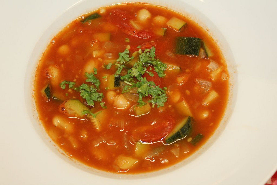 Vegetarische Gemüse-Tomaten-Bohnen-Suppe