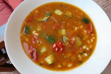 Vegetarische Gemüse-Tomaten-Bohnen-Suppe