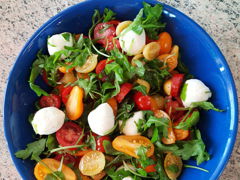 krümeltigers bunter Tomatensalat mit Mozzarella und Rauke von ...