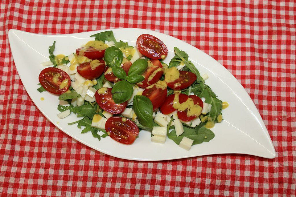 krümeltigers bunter Tomatensalat mit Mozzarella und Rauke