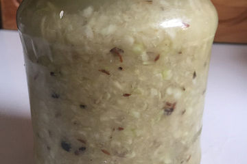 Weißkohl zu Sauerkraut fermentiert