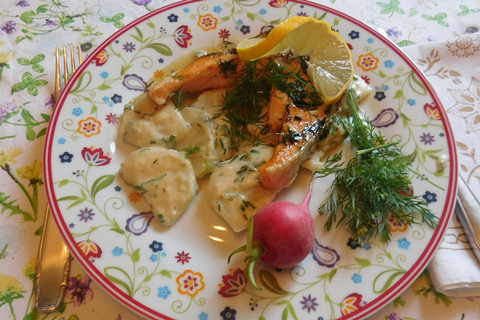 Lachssteak auf Kräuter-Kohlrabi