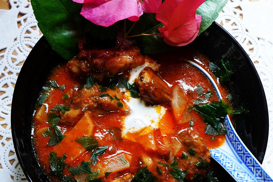 Sparerib-Suppe mit Rettich