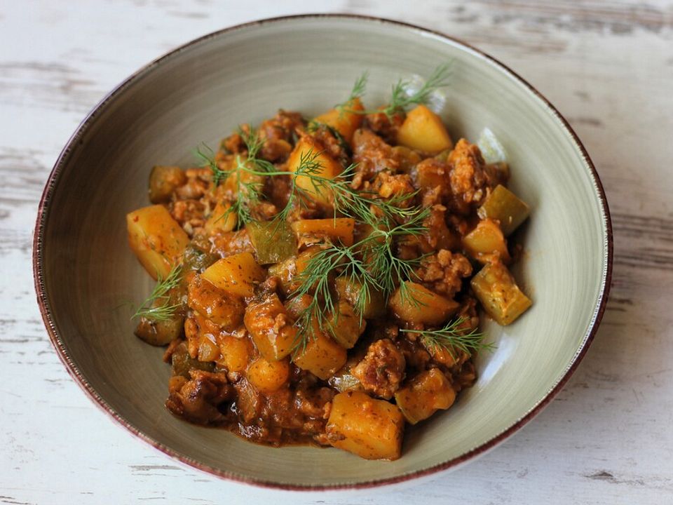 Vegane Schmorgurkenpfanne mit Hackfleischersatz von opmutti| Chefkoch