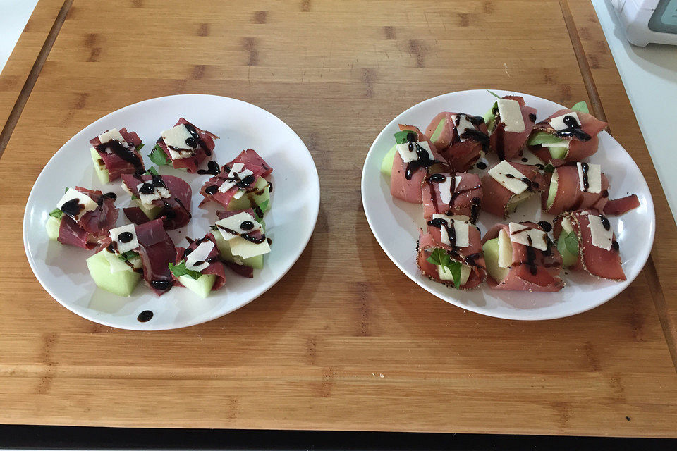 Melone mit Parmesan und Schinken