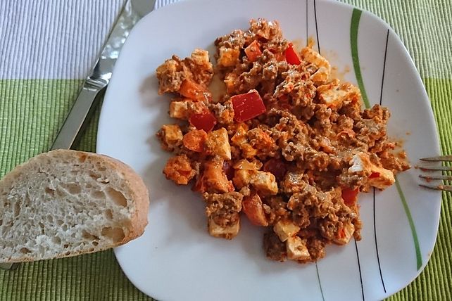 Hackfleischpfanne mit Schafskäse und Ajvar von bikegirl| Chefkoch