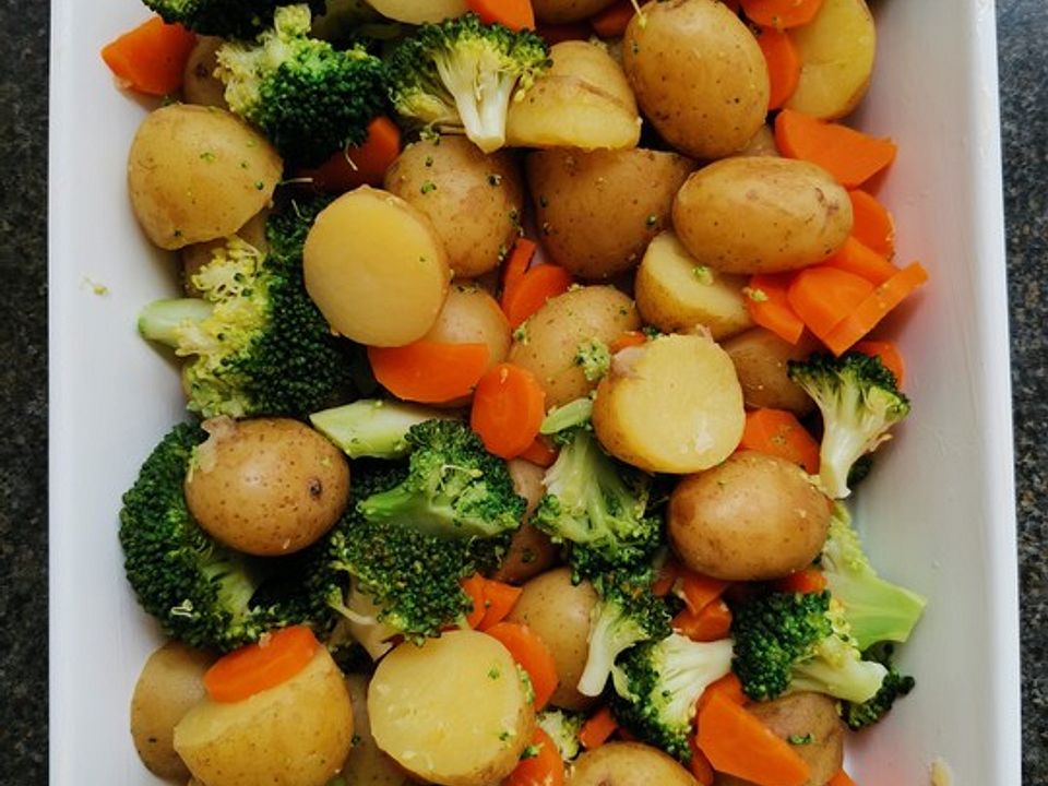 Glutenfreier Kartoffel-Brokkoli-Möhren-Auflauf von tschibo42 | Chefkoch