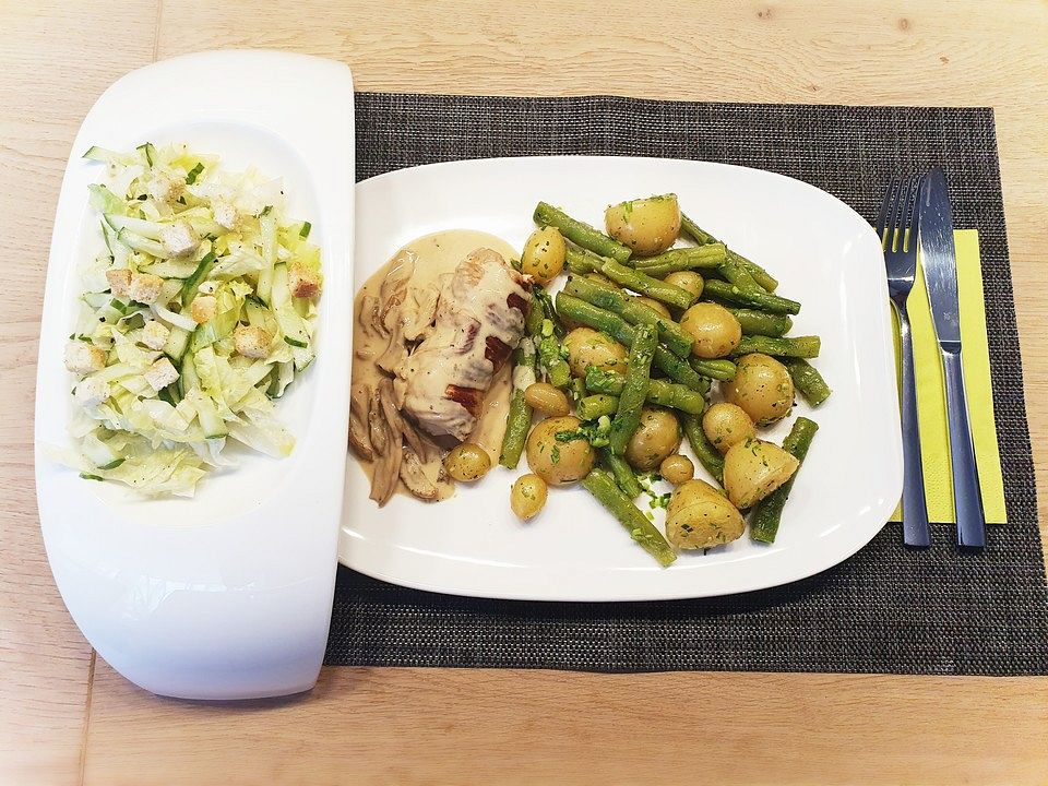 Schweineroulade mit Schinken, cremiger Steinpilz-Sahnesoße ...