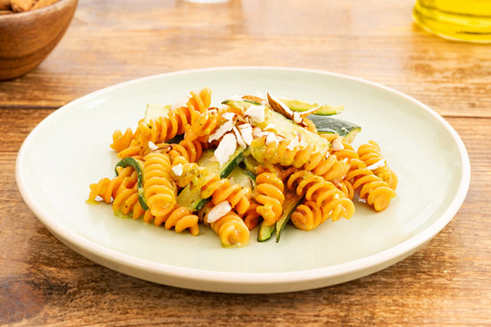 Fusilli Rote Linsen mit Pesto und Zucchini