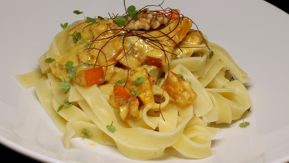 Bandnudeln mit Kürbis und Gorgonzola-Walnuss-Sauce von katrinwien Bandnudeln mit Kürbis und Gorgonzola-Walnuss-Sauce von katrinwien