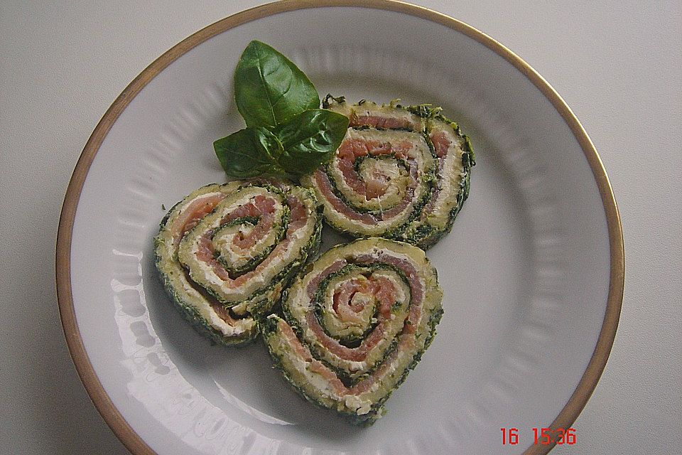 Lachsrolle mit Spinat und Frischkäse