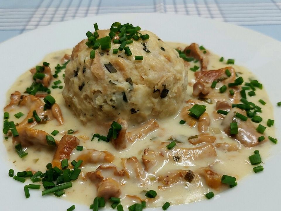 Angis bayrische Schwammerlsuppe mit Semmelknödel von Nymphadora| Chefkoch