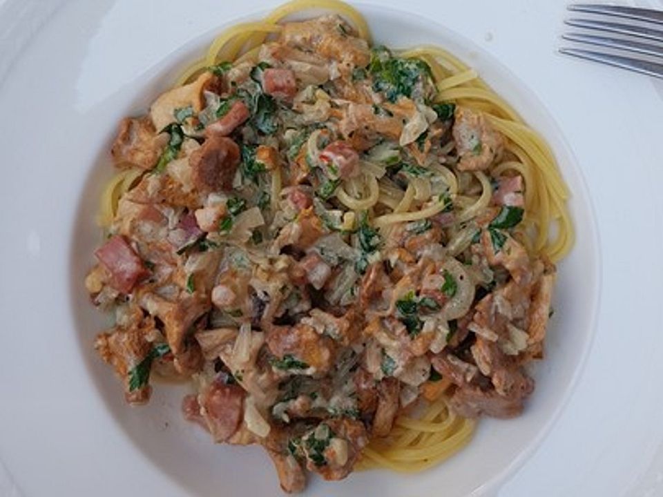 Pasta mit raffinierter Pfifferlingrahmsoße von Schorschi_2020| Chefkoch
