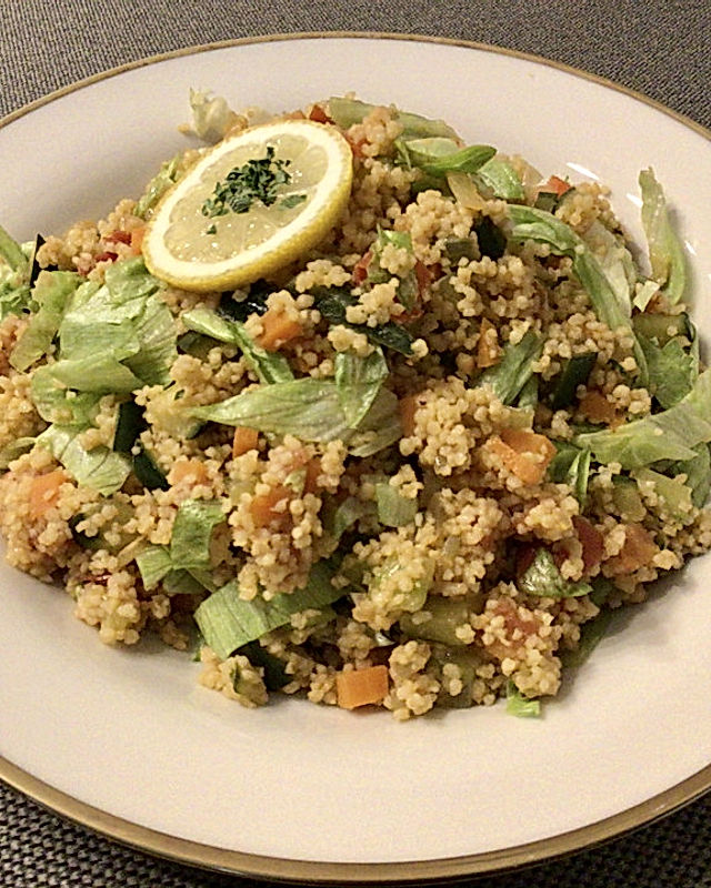 Couscous-Salat mit Sesamdressing