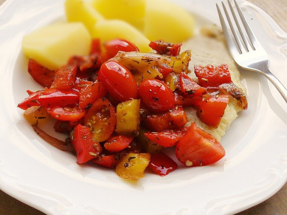 Paprika-Tomaten-Zwiebel-Gemüse mit Senf und dunklem Balsamico von ...