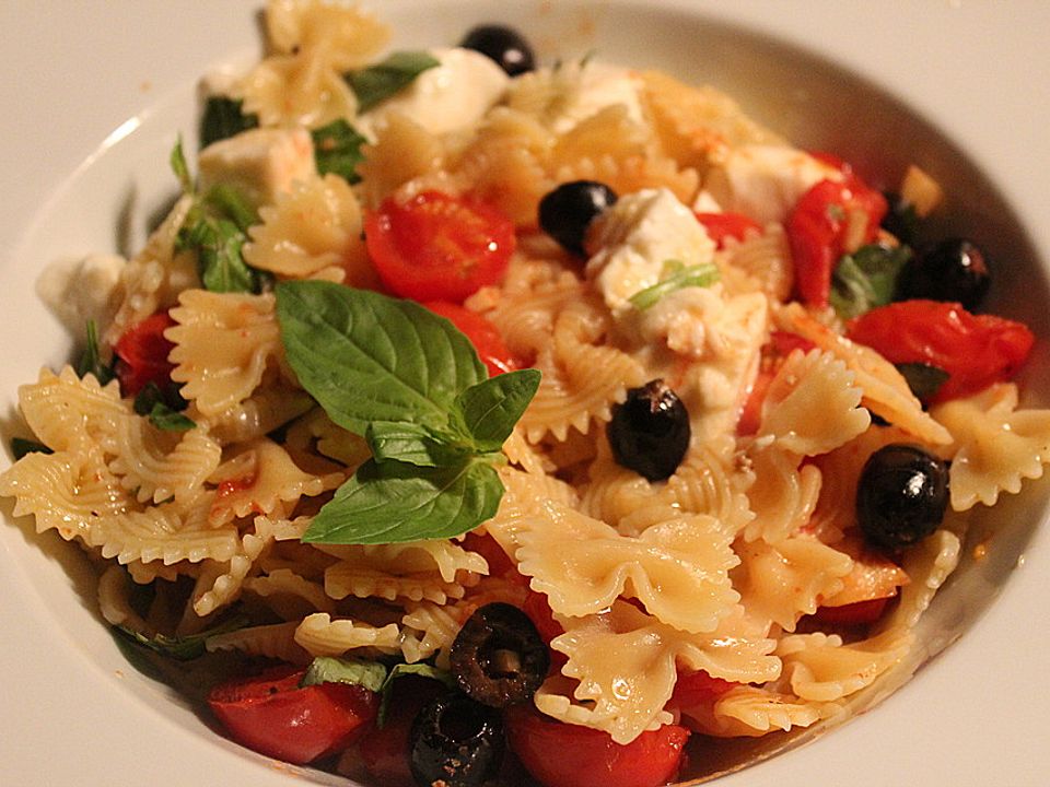 Penne mit Oliven, Tomaten und Mozzarella von Sili| Chefkoch