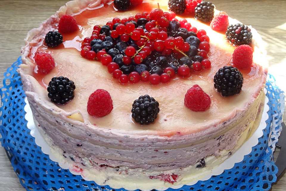 Mascarpone-Beeren-Creme-Pfannkuchen-Torte à la Didi