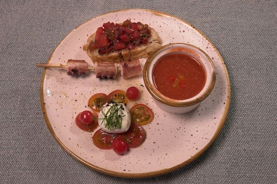 Gazpacho, Bruschetta und Carpaccio mit Zitronen-Vanille-Dressing