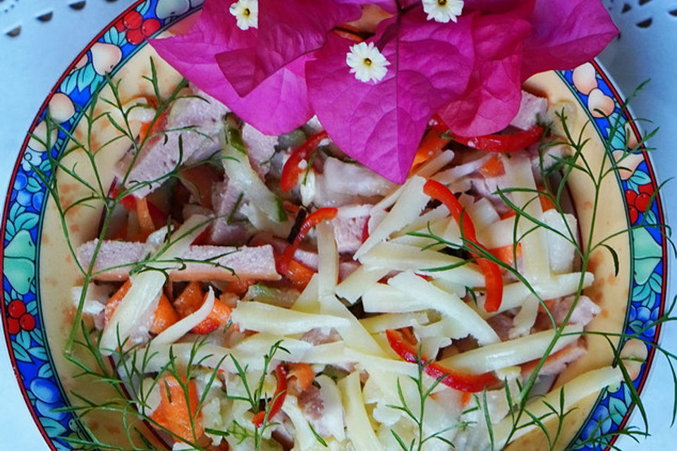 Baseler Wurstsalat mit Emmentaler Baseler Wurstsalat mit Emmentaler