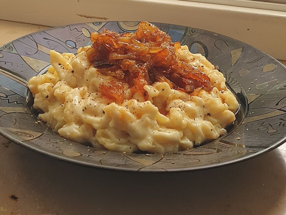 Cremige Käsespätzle mit Honigröstzwiebeln von Tina-91| Chefkoch