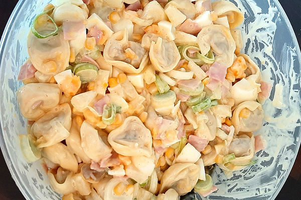 Tortellinisalat mit Lauch, Schinken, Ananas und Curry von Gourmet-Maus ...