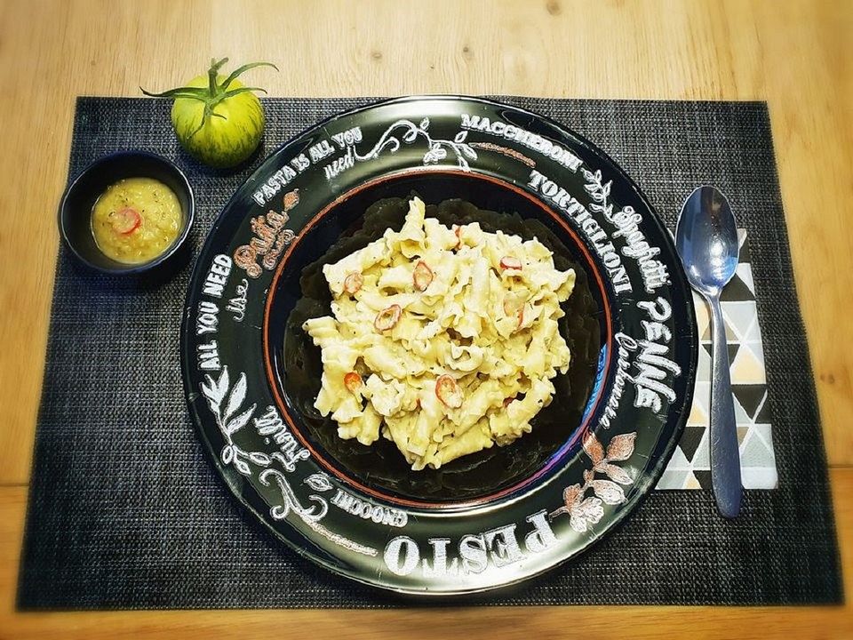 Tomatensoße aus grünen Tomaten für Pasta, als Tortillaaufstrich, für ...