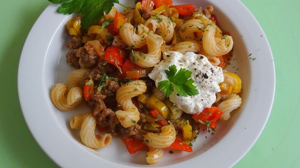 Hackpfanne mit Hörnchennudeln und Gemüse von davidzeff