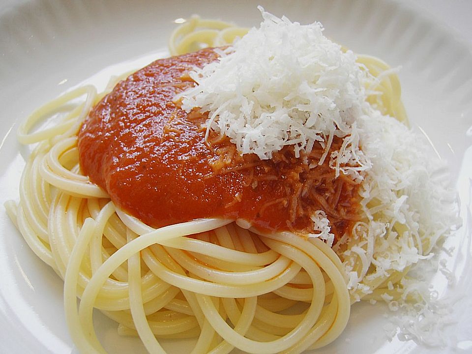Nudeln mit Tomatensoße von Süzzehexe| Chefkoch