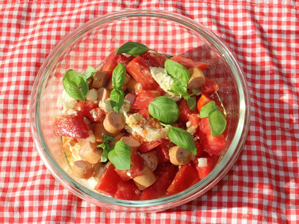 Tomaten-Mozzarella-Salat mit Wiener Würstchen und Zwiebeln von patty89 ...