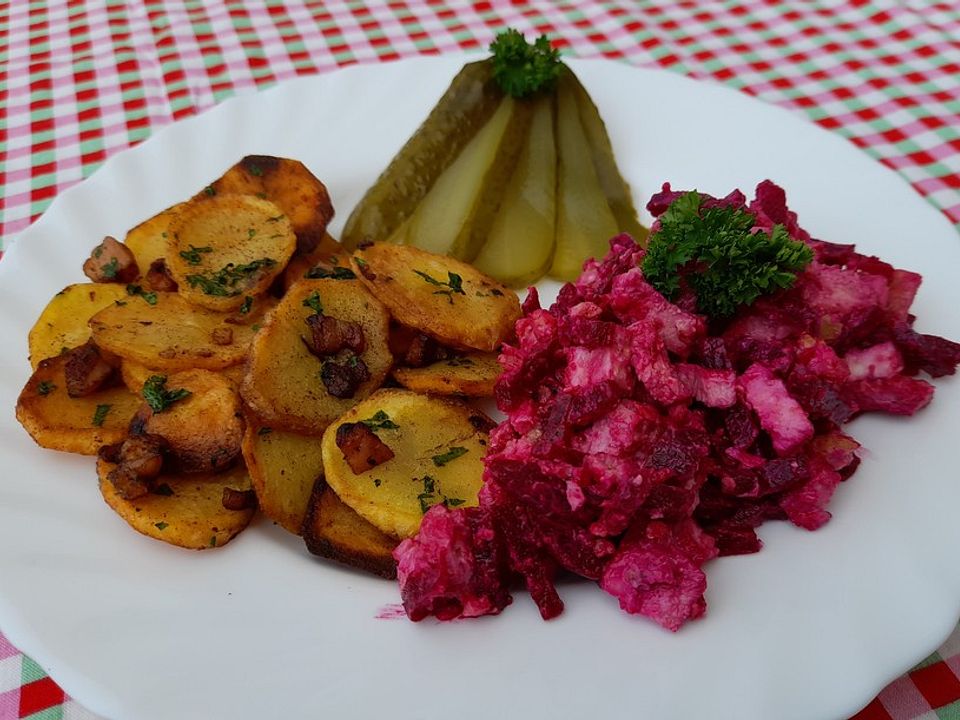 Rote Bete Hahnchenfleischsalat Mit Bratkartoffeln Von Eisbobby Chefkoch