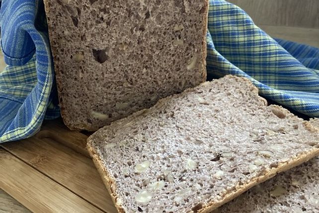 Dinkelbrot mit Nüssen aus dem BBA von ymja| Chefkoch