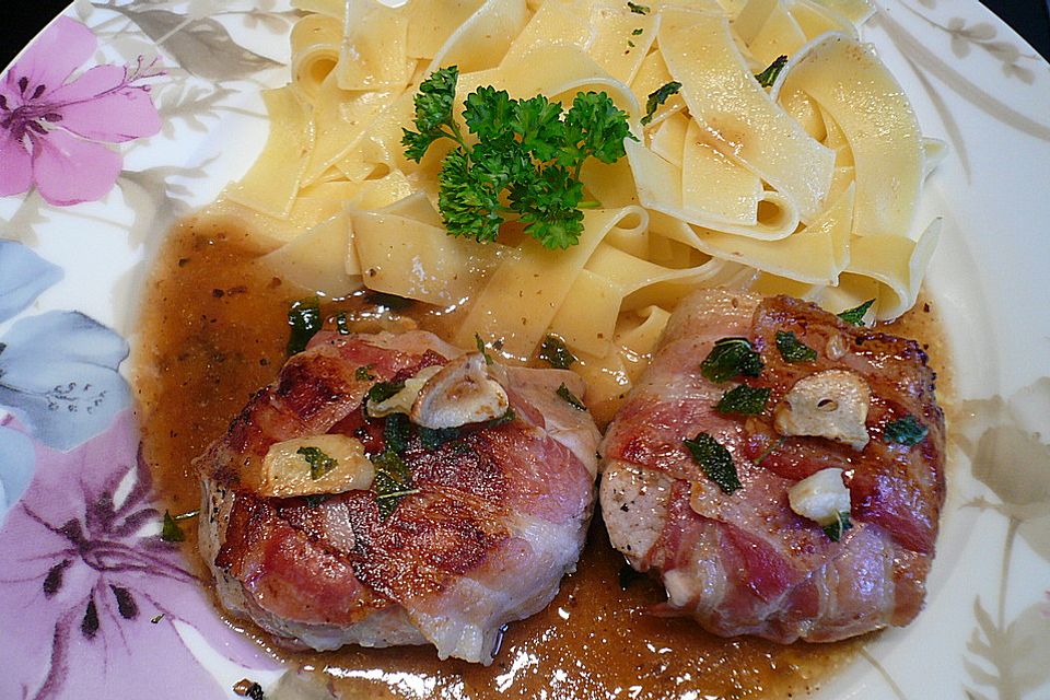 Schweinefiletmedaillons mit Salbeibutter