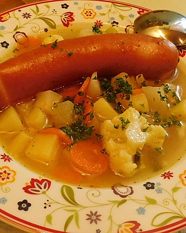 Kartoffel-Gemüse-Eintopf mit Bockwürstchen