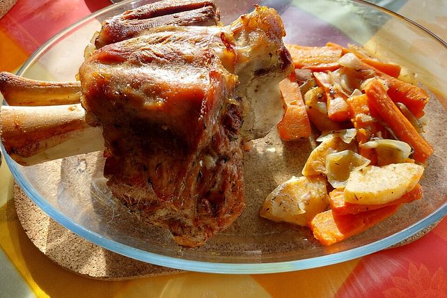 Kalbshaxe im Ganzen geschmort von hefide| Chefkoch