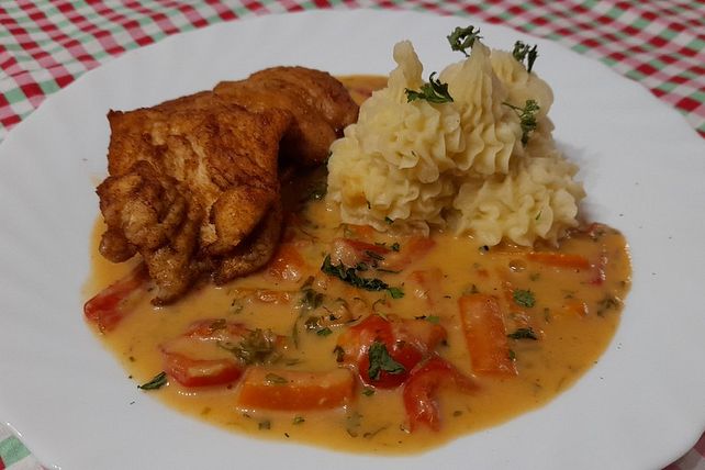 Hähnchenbrust mit Paprika-Rahmsauce von eisbobby| Chefkoch