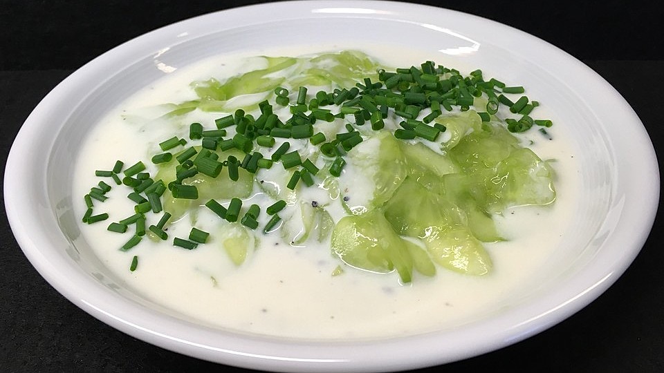 Gurkensalat mit Buttermilch-Schnittlauch-Dressing von Anaid55| Chefkoch