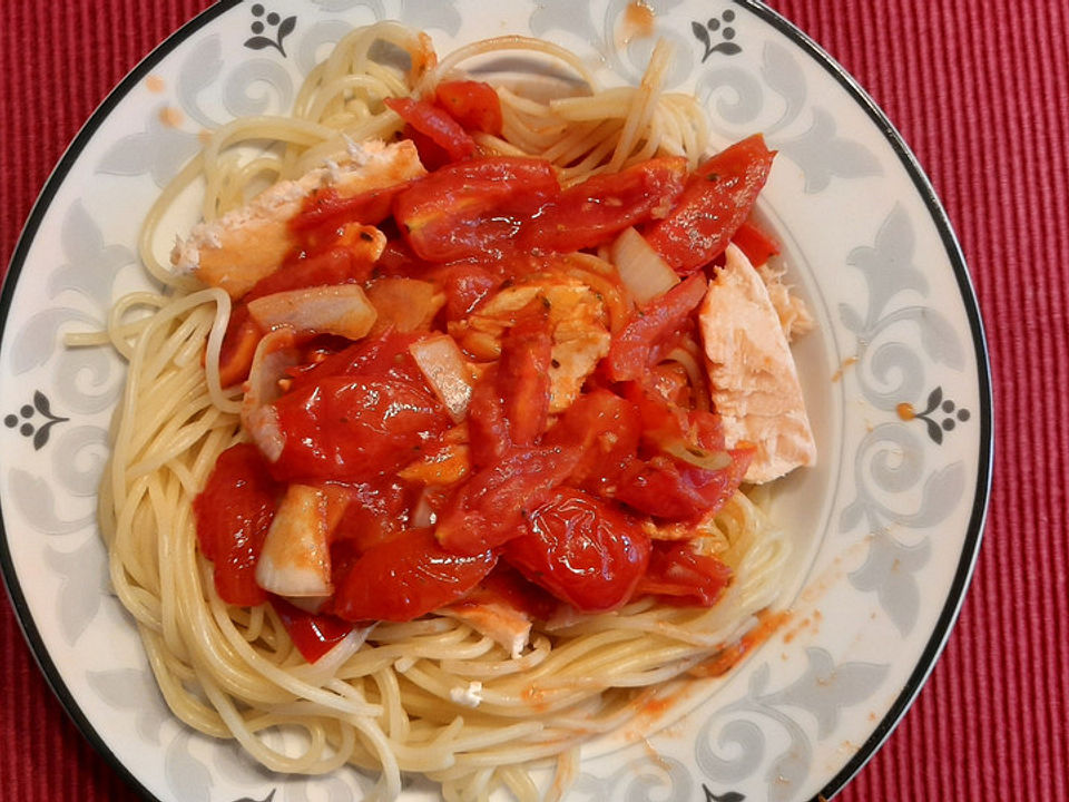 Spaghetti mit Lachs und Tomatensoße von simon_costam| Chefkoch