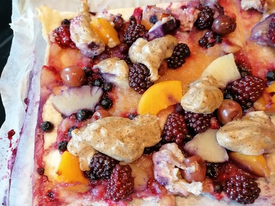 Süße Pizza mit Früchten und Beeren von jehudit| Chefkoch
