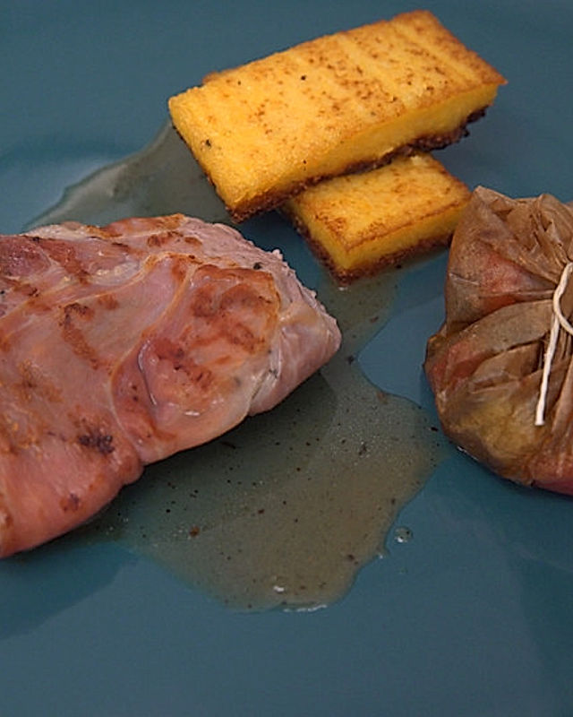 Saltimbocca in Weißweinsoße mit Polenta und Gemüsepäckchen