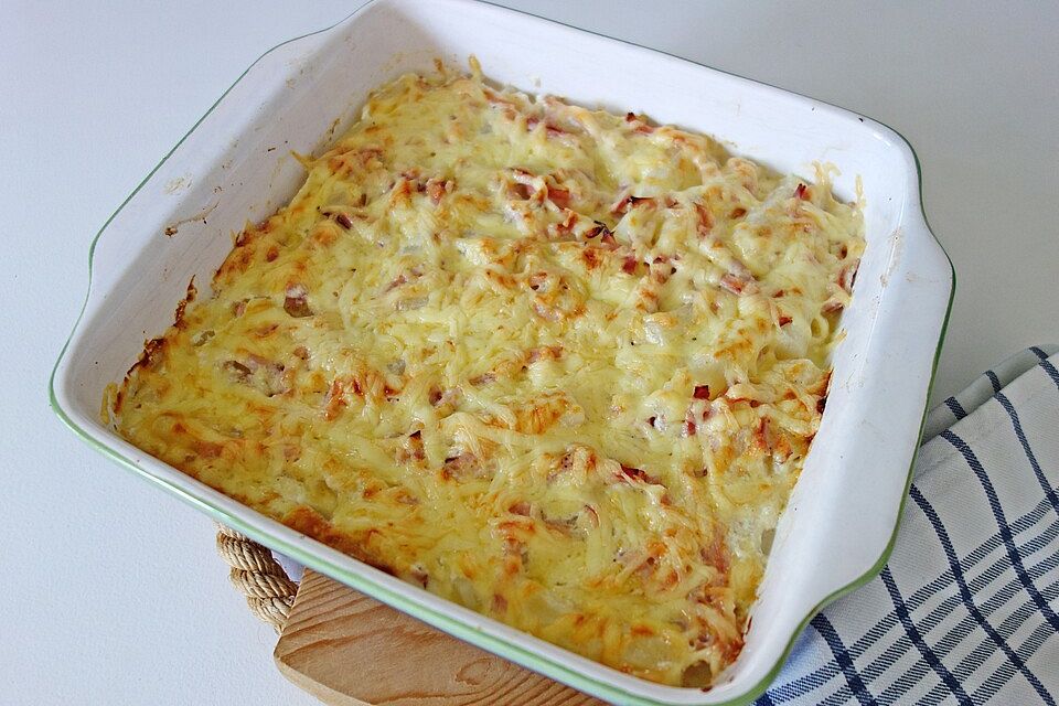 Auflauf mit Kartoffeln, Spargel und Schinken