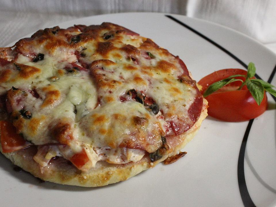Fladenbrotpizza mit Salami und Paprika von Haubndaucher | Chefkoch