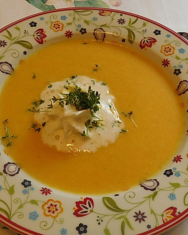 Cremige Karottencremesuppe mit Orangensaft