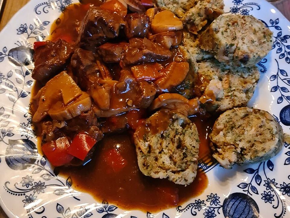 Rindergulasch mit Waldpilzen von reike_treder| Chefkoch